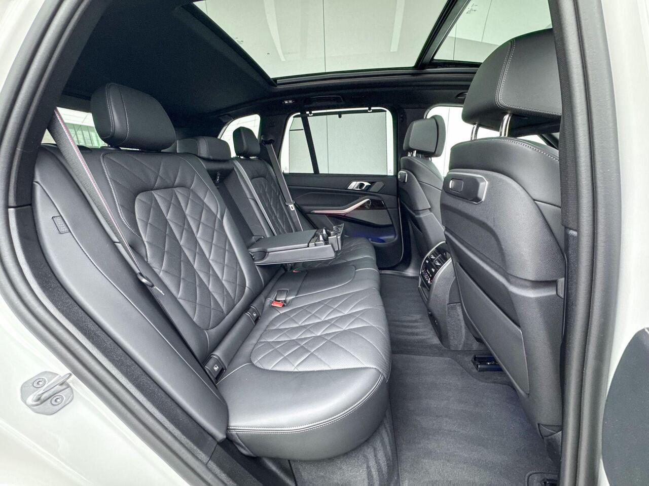 BMW X5 xDrive50e M-Sport Pro 22 Inch / Integrale Actieve Besturing / Comfort Acces / Soft Close / Electrische Zwenkhaak / Panodak / Getinte Ramen Achter / Driving Prof / Parking Prof / Lederen Dashboard / Harman Kardon / Head Up Display / Stuur & Stoelverwarming