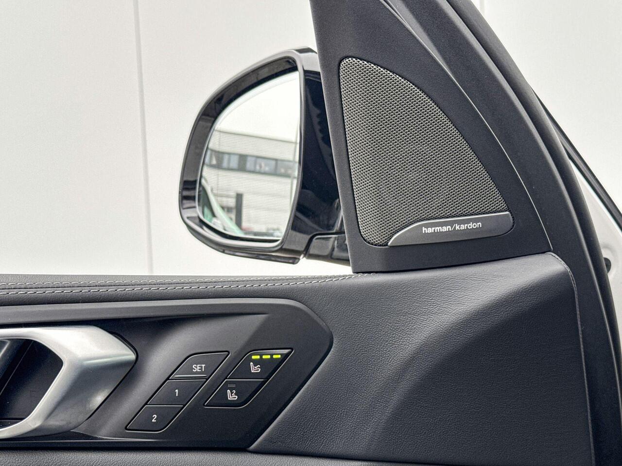 BMW X5 xDrive50e M-Sport Pro 22 Inch / Integrale Actieve Besturing / Comfort Acces / Soft Close / Electrische Zwenkhaak / Panodak / Getinte Ramen Achter / Driving Prof / Parking Prof / Lederen Dashboard / Harman Kardon / Head Up Display / Stuur & Stoelverwarming