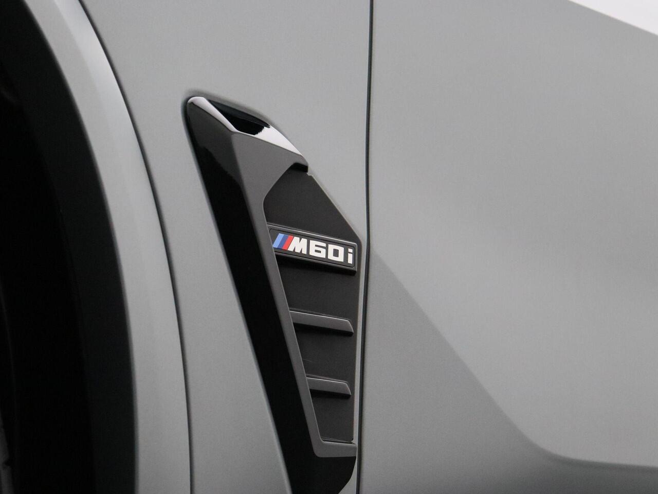 BMW X5 M60 M Sportpakket Pro | Travel Pack | Innovation Pack | Comfort Plus Pack | Exclusive Pack | M Sport uitlaatsysteem | Integral Active Steering | Adaptief onderstel | Soft Close | Panoramadak Sky Lounge | Comfortstoelen + Ventilatie | Driving Assist Prof |