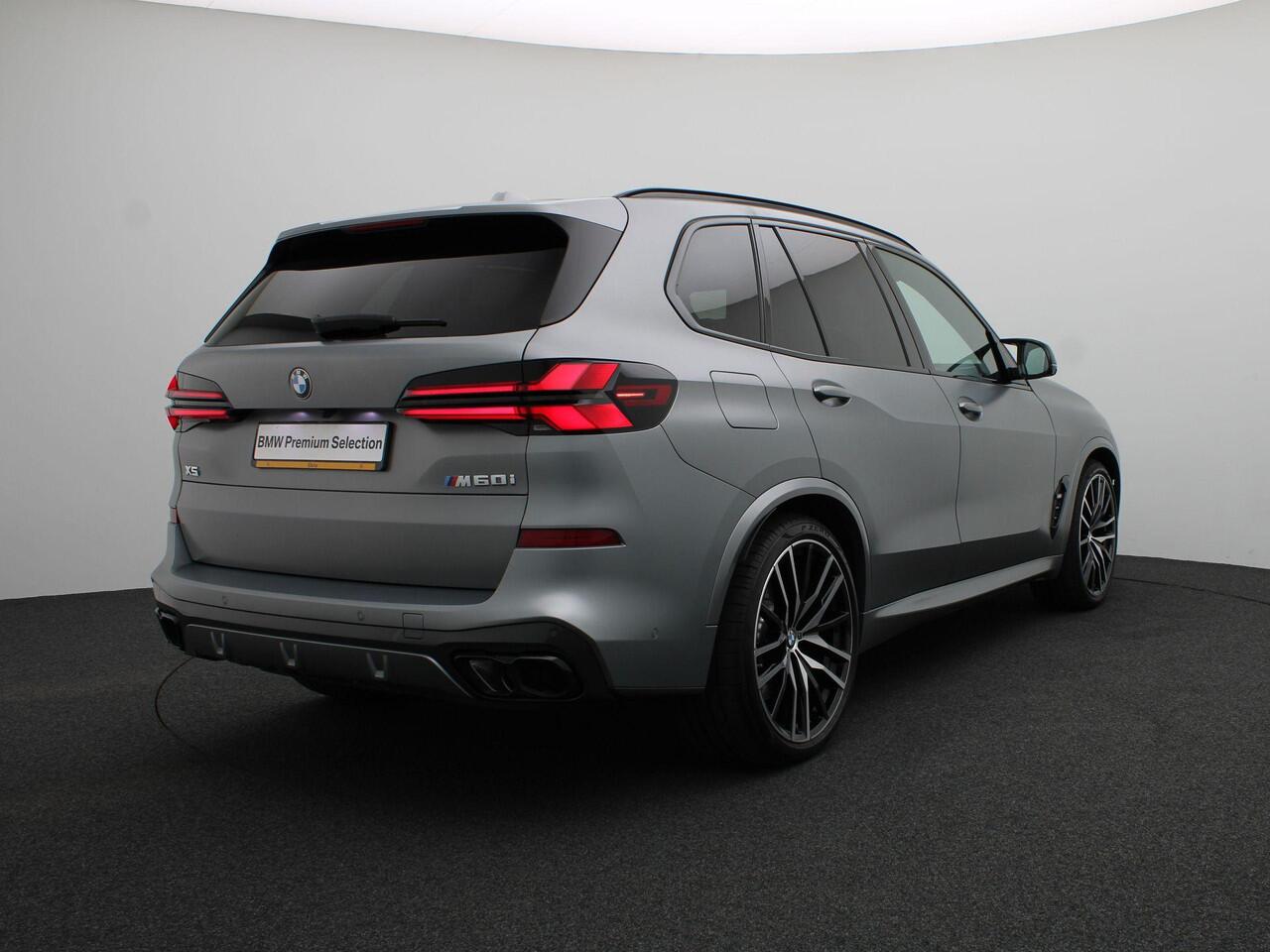BMW X5 M60 M Sportpakket Pro | Travel Pack | Innovation Pack | Comfort Plus Pack | Exclusive Pack | M Sport uitlaatsysteem | Integral Active Steering | Adaptief onderstel | Soft Close | Panoramadak Sky Lounge | Comfortstoelen + Ventilatie | Driving Assist Prof |