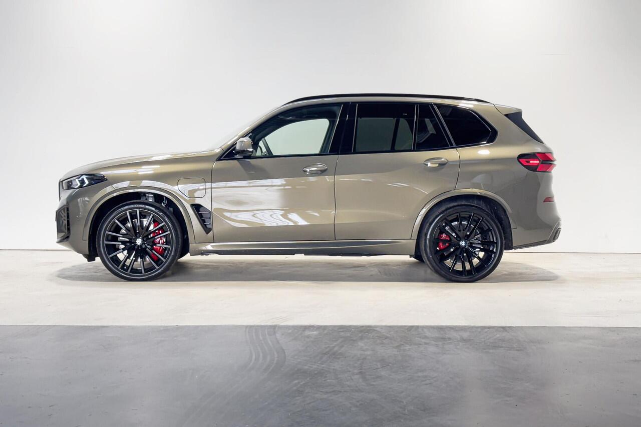BMW X5 xDrive50e Innovation Pack M Sportpakket Pro | Special Request Brass Metallic | Beschikbaar vanaf Juli 2026