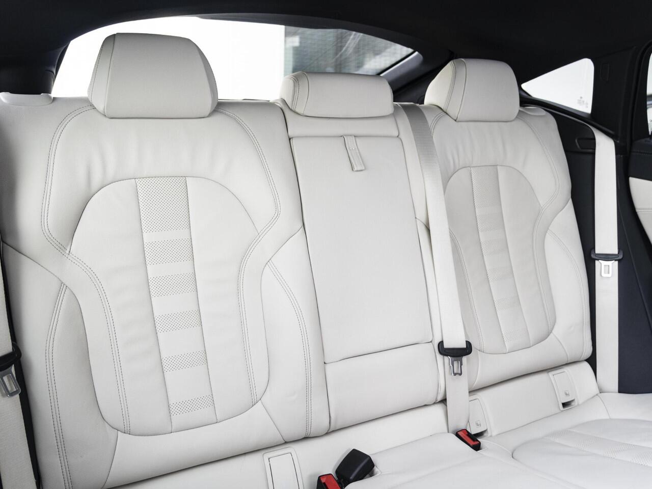 BMW X6 xDrive40i | M Sportpakket | Innovationspakket | Comfort Access | Achteruitrijcamera | Sky Lounge | Head-Up Display | Harman Kardon | Trekhaak | Lentevoordeel