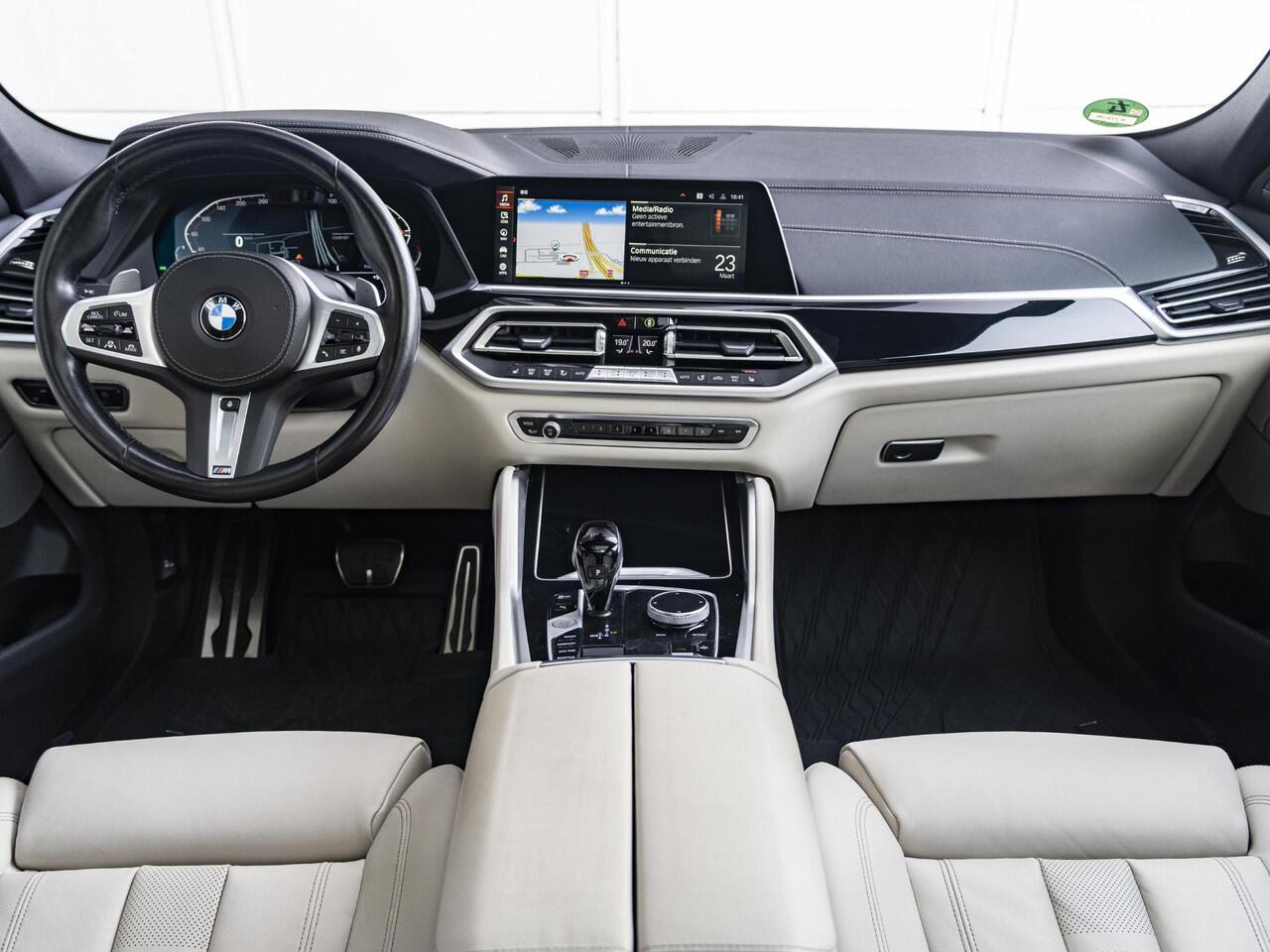 BMW X6 xDrive40i | M Sportpakket | Innovationspakket | Comfort Access | Achteruitrijcamera | Sky Lounge | Head-Up Display | Harman Kardon | Trekhaak | Lentevoordeel