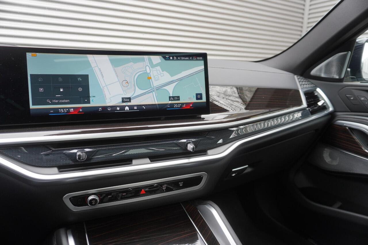 BMW X6 xDrive40i M Sportpakket Pro | Comfort Plus Pakket | Bowers & Wilkins High End Sound System | Driving Assistant Professional | Glazen panoramadak Sky Lounge | 22" lichtmetalen velg dubbele spaak 742M | M sportuitlaatsysteem