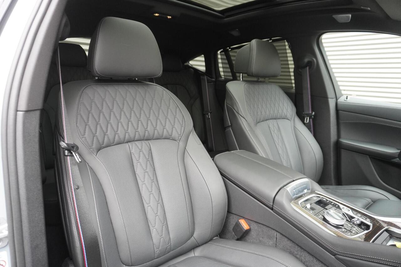 BMW X6 xDrive40i M Sportpakket Pro | Comfort Plus Pakket | Bowers & Wilkins High End Sound System | Driving Assistant Professional | Glazen panoramadak Sky Lounge | 22" lichtmetalen velg dubbele spaak 742M | M sportuitlaatsysteem