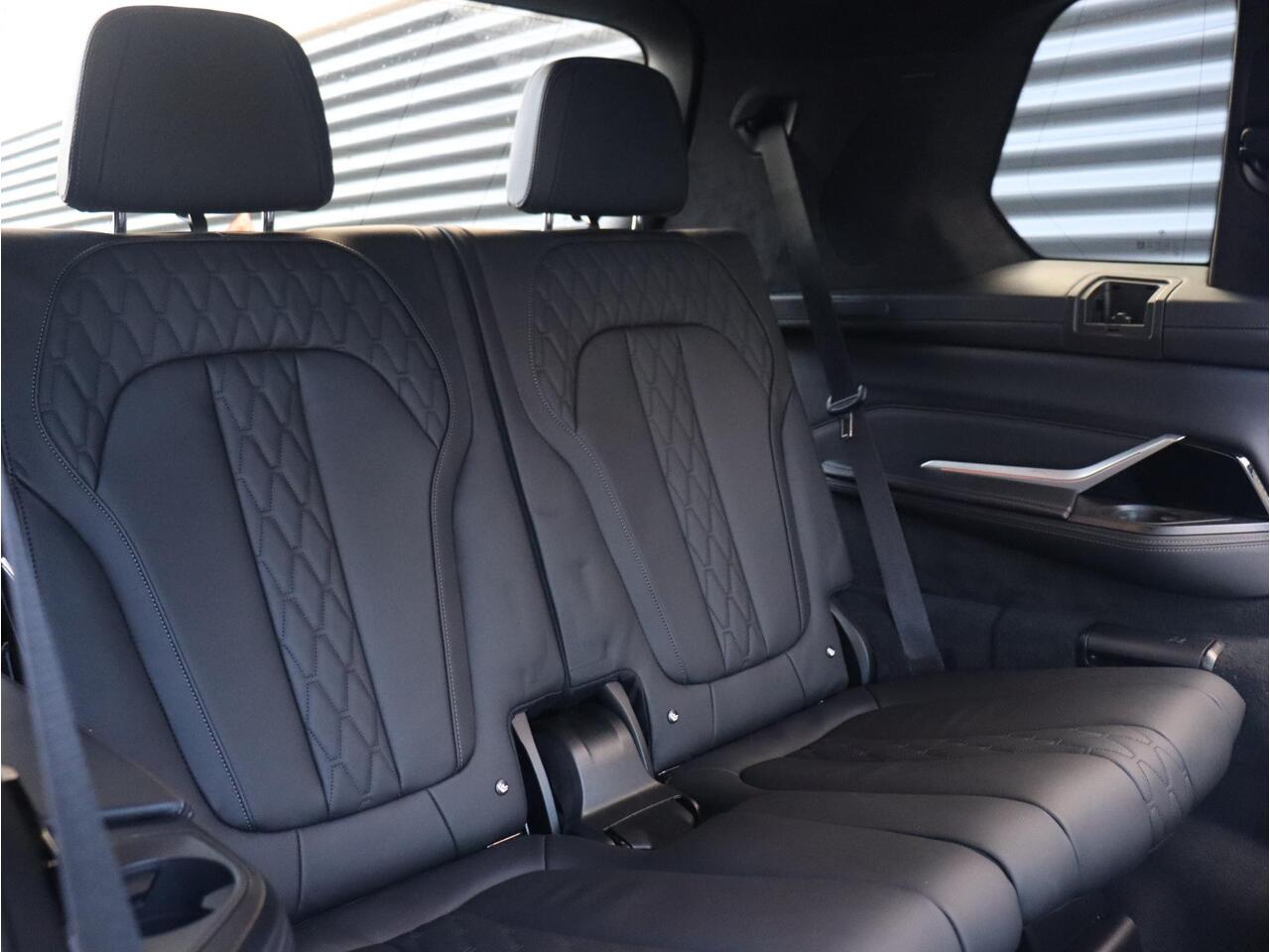 BMW X7 xDrive40i | High Executive | M Sportpakket | Panodak Skylounge | Executive Drive Pro | Head-Up | Driving Assistant Prof. | Harman Kardon | Standkachel | Massage | Stoelventilatie | 22'' LMV | Lentevoordeel