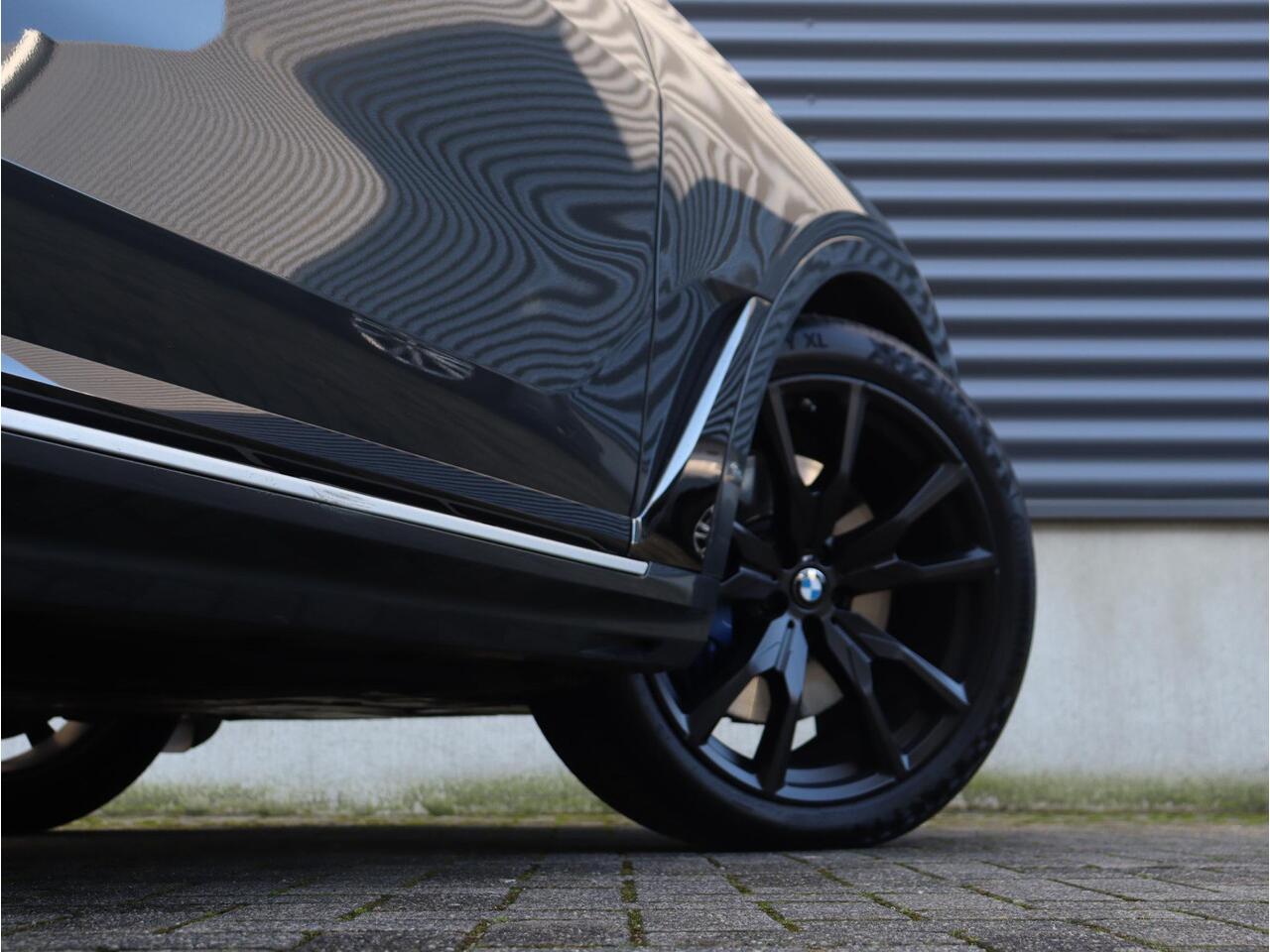 BMW X7 xDrive40i | High Executive | M Sportpakket | Panodak Skylounge | Executive Drive Pro | Head-Up | Driving Assistant Prof. | Harman Kardon | Standkachel | Massage | Stoelventilatie | 22'' LMV | Lentevoordeel
