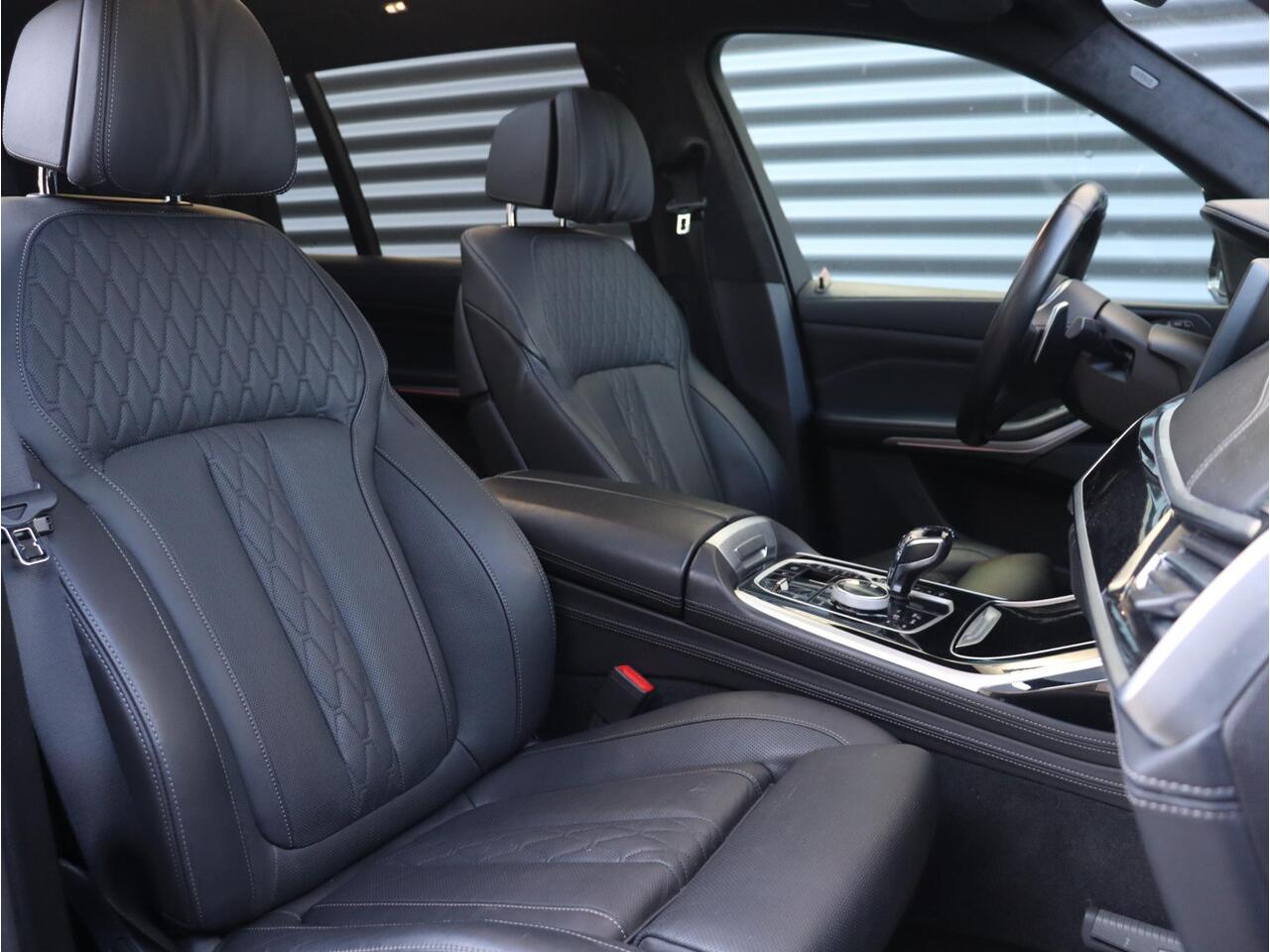 BMW X7 xDrive40i | High Executive | M Sportpakket | Panodak Skylounge | Executive Drive Pro | Head-Up | Driving Assistant Prof. | Harman Kardon | Standkachel | Massage | Stoelventilatie | 22'' LMV | Lentevoordeel