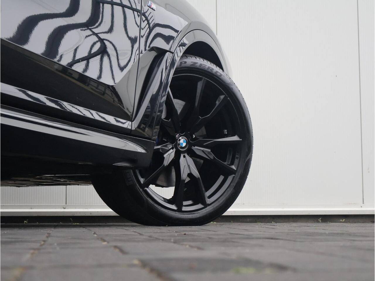 BMW X7 xDrive40d M Sportpakket Pro/ 22 inch LM/ Comfort Access/ Soft-Close/ Elektrische Trekhaak/ panoramadak Sky Lounge/ Harman-Kardon/ Driving Assistant Professional