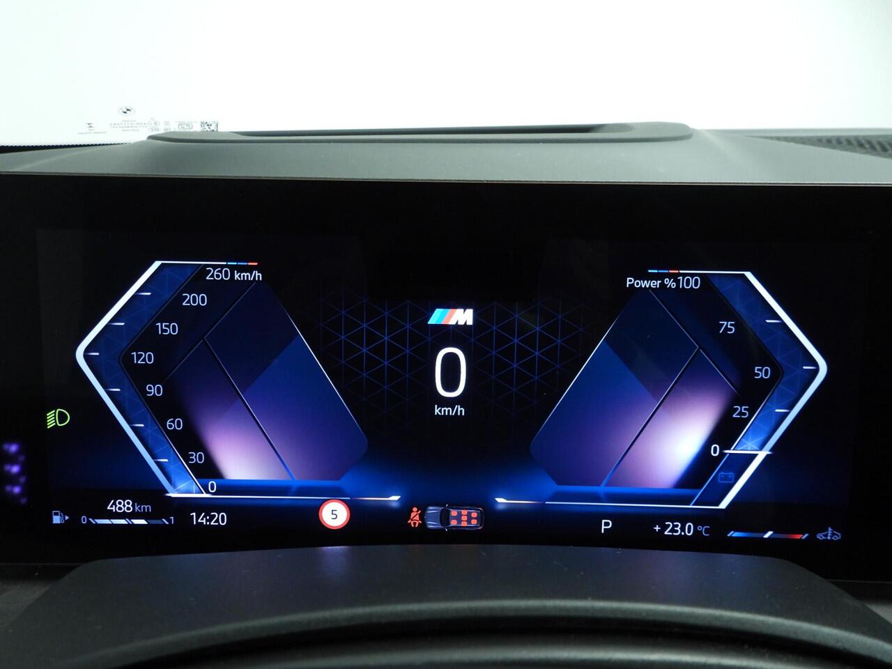 BMW X7 xDrive40i | M-Sportpakket | LED | Leder | HUD | Schuifdak | trekhaak | Active cruise | DAB | Harman-kardon sound | Alu 22 inch