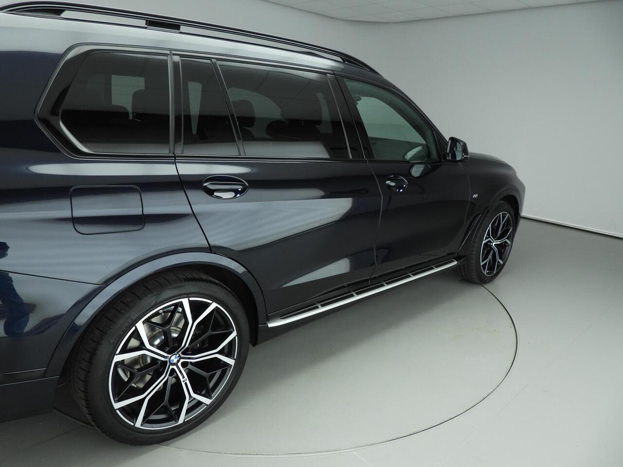 BMW X7 xDrive40i | M-Sportpakket | LED | Leder | HUD | Schuifdak | trekhaak | Active cruise | DAB | Harman-kardon sound | Alu 22 inch
