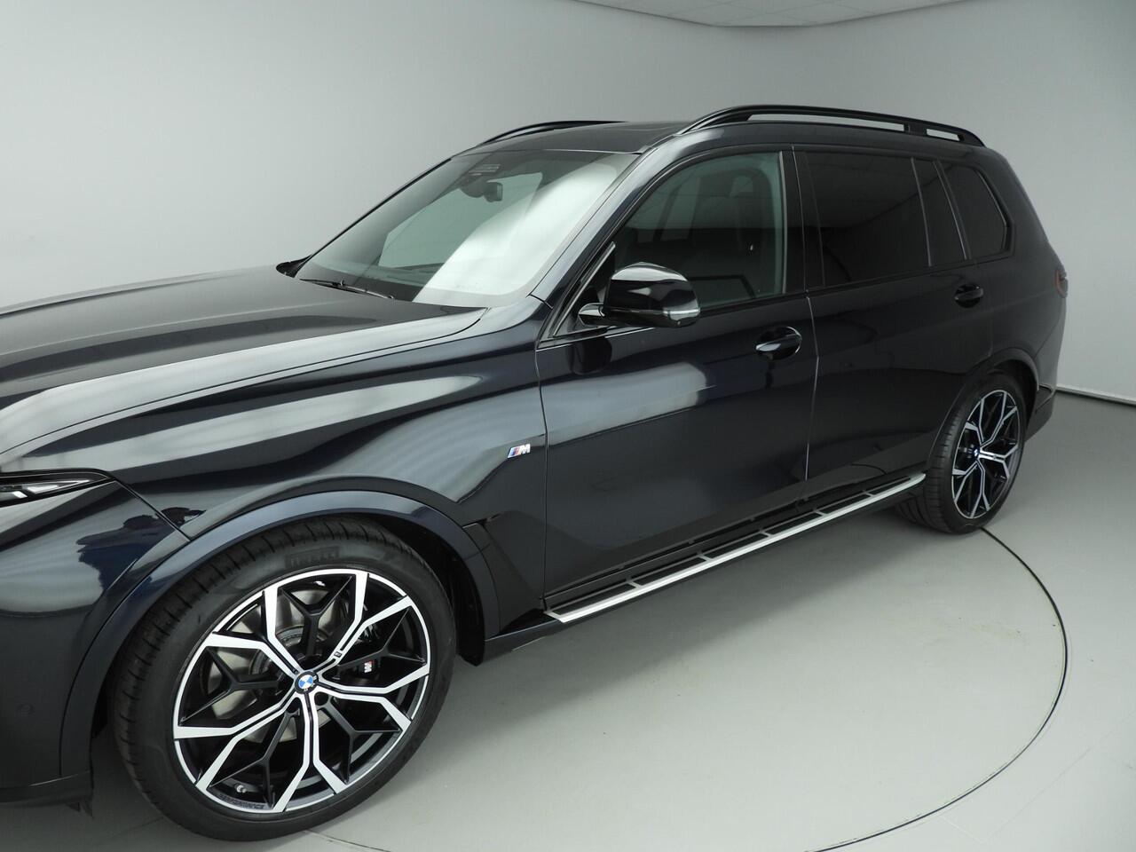 BMW X7 xDrive40i | M-Sportpakket | LED | Leder | HUD | Schuifdak | trekhaak | Active cruise | DAB | Harman-kardon sound | Alu 22 inch