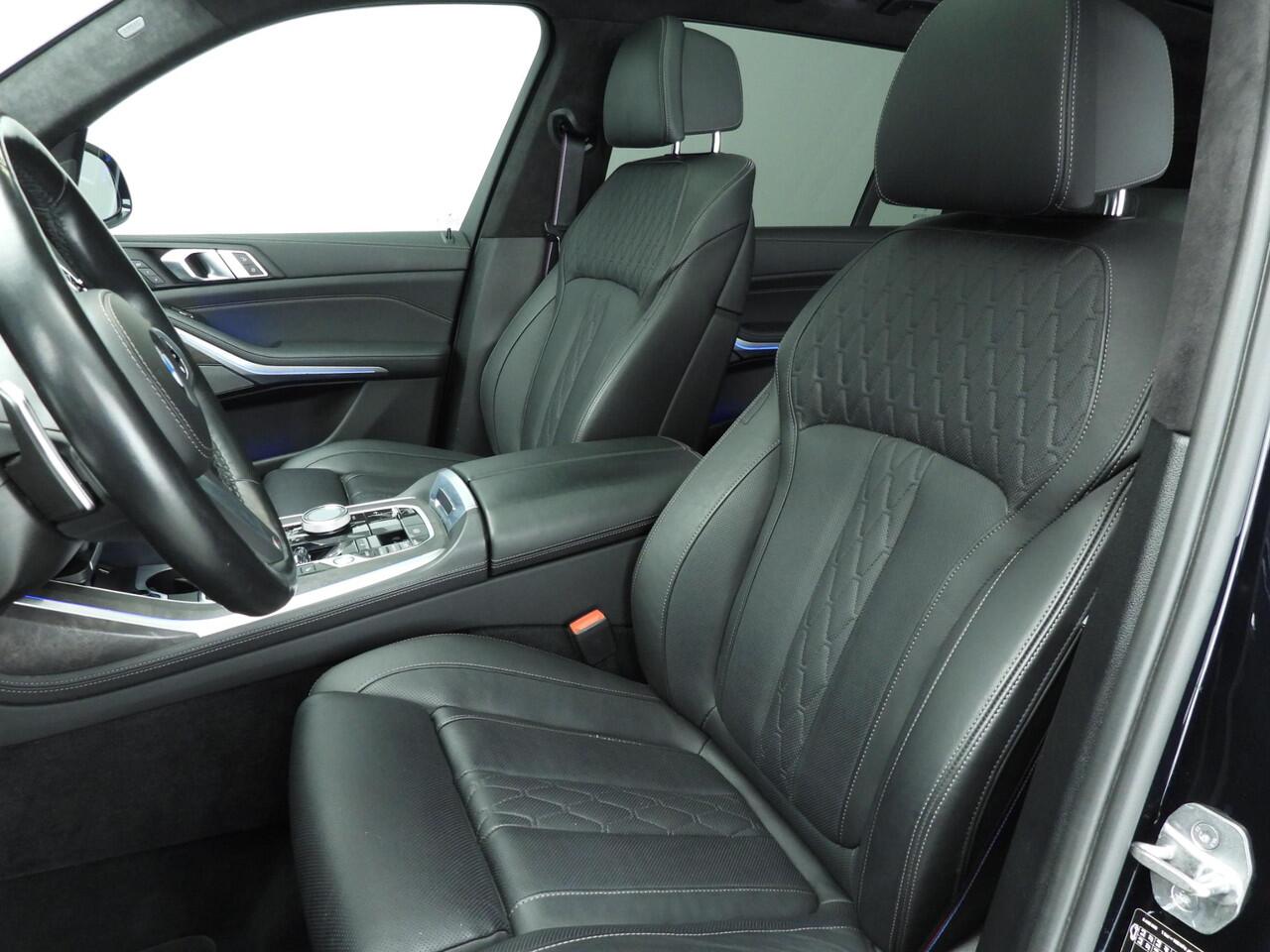 BMW X7 xDrive40i | M-Sportpakket | LED | Leder | HUD | Schuifdak | trekhaak | Active cruise | DAB | Harman-kardon sound | Alu 22 inch