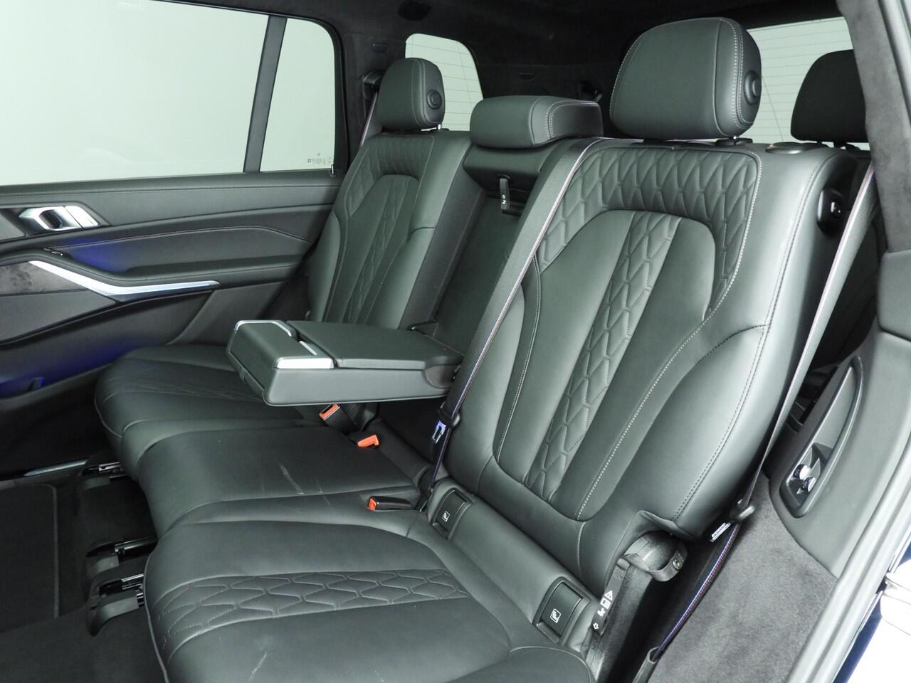 BMW X7 xDrive40i | M-Sportpakket | LED | Leder | HUD | Schuifdak | trekhaak | Active cruise | DAB | Harman-kardon sound | Alu 22 inch