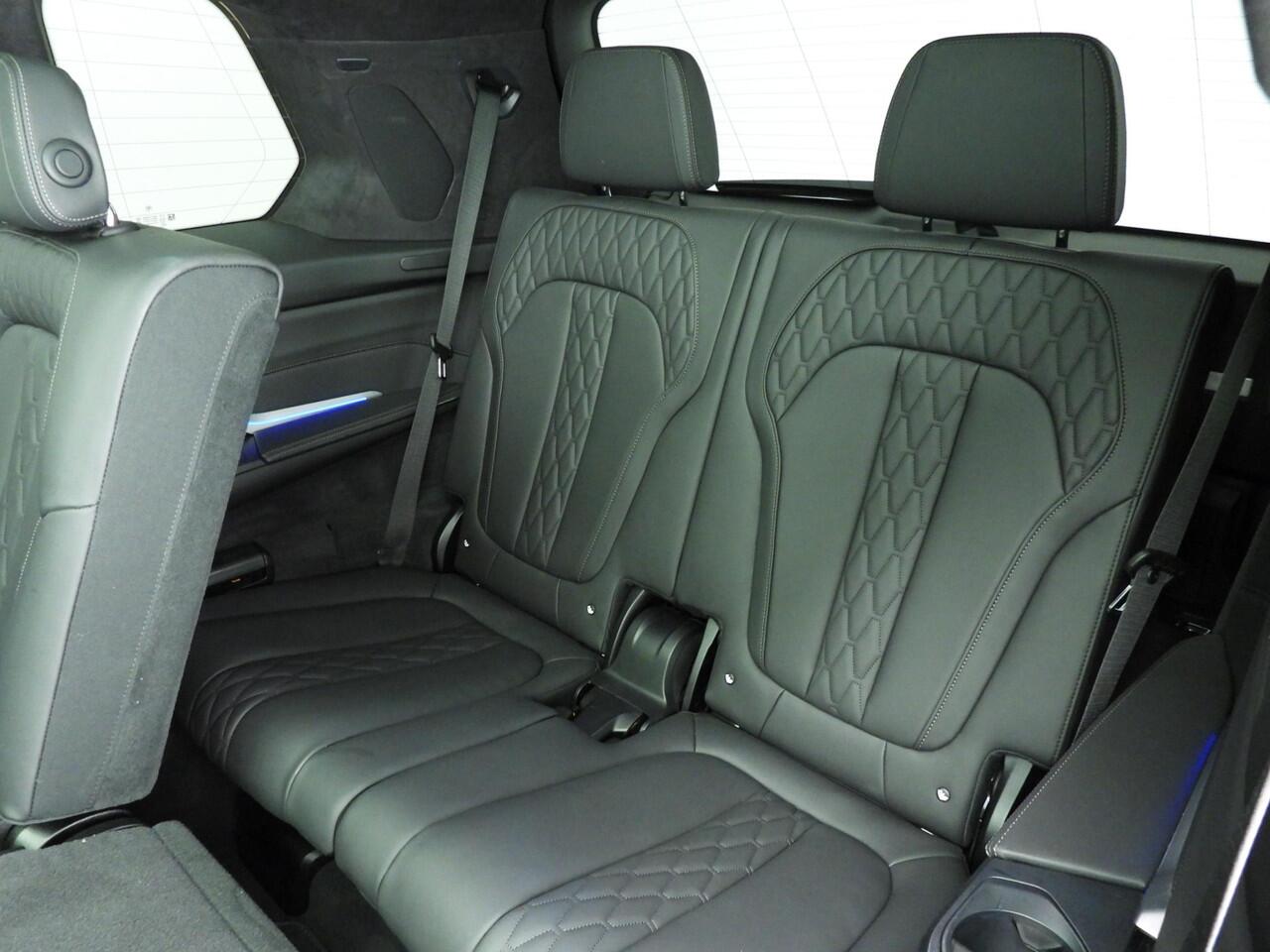 BMW X7 xDrive40i | M-Sportpakket | LED | Leder | HUD | Schuifdak | trekhaak | Active cruise | DAB | Harman-kardon sound | Alu 22 inch
