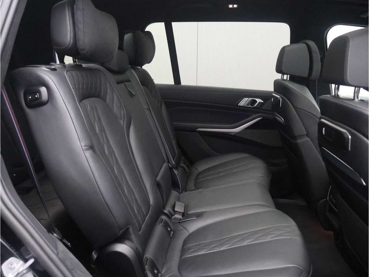 BMW X7 xDrive40d M Sportpakket Pro/ 22 inch LM/ Comfort Access/ Soft-Close/ Elektrische Trekhaak/ panoramadak Sky Lounge/ Harman-Kardon/ Driving Assistant Professional