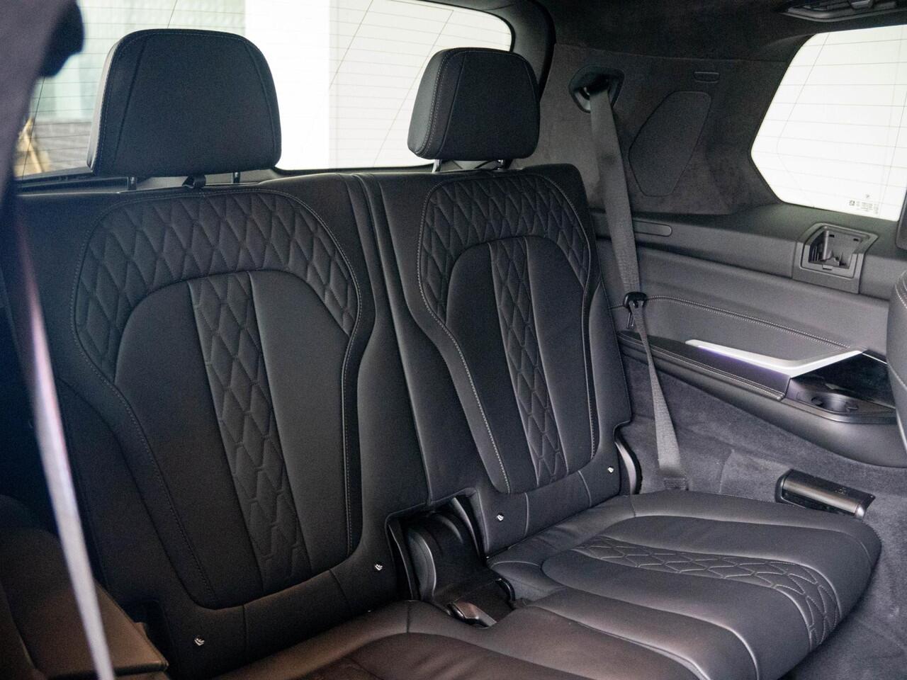 BMW X7 M60i xDrive | M Sportpakket Pro | Comfort Pack | 6-persoons | Bowers & Wilkins | Comfort Access | Soft-Close | Sky Lounge | Massagefunctie | 23''