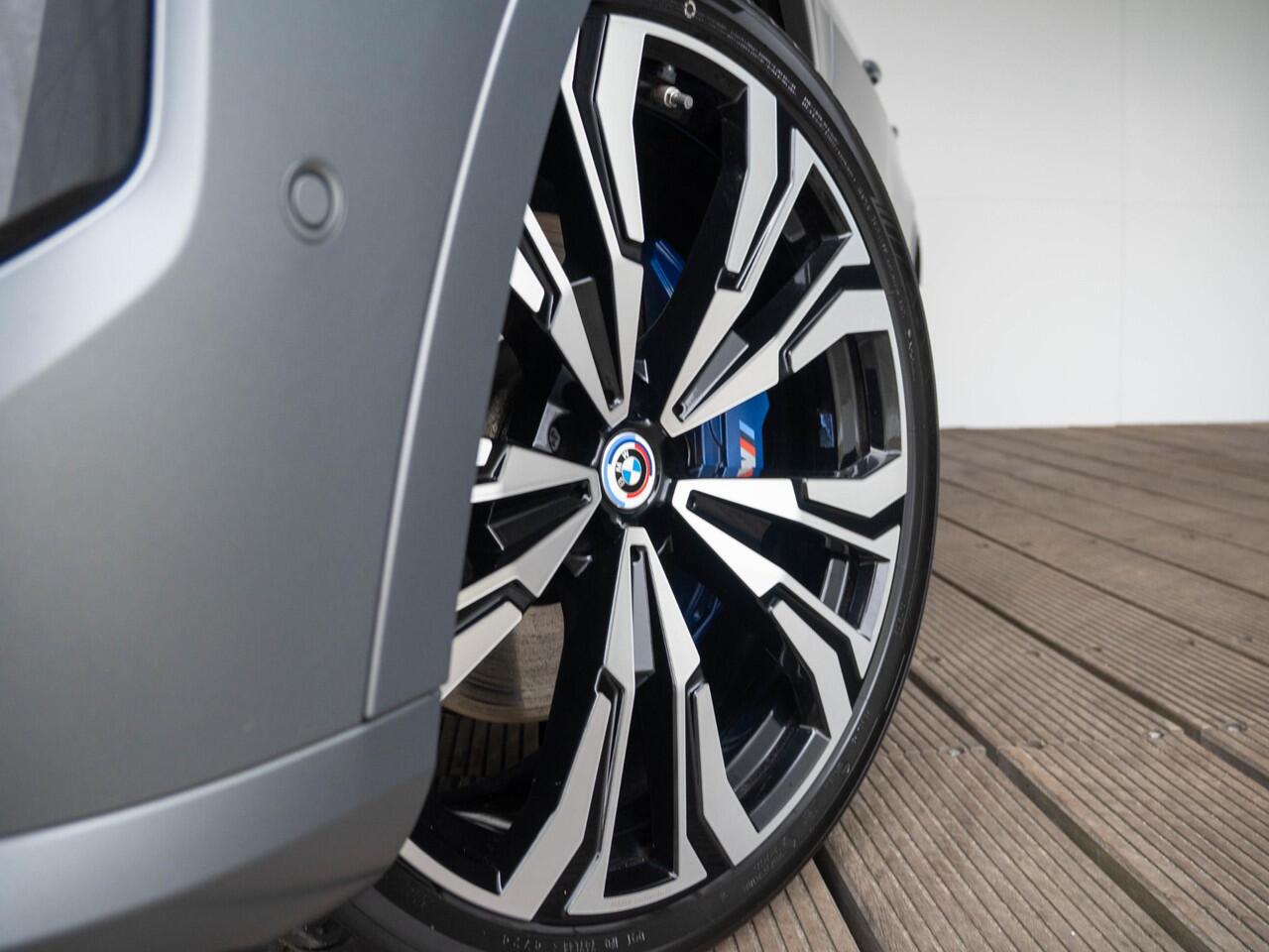 BMW X7 M60i xDrive | M Sportpakket Pro | Comfort Pack | 6-persoons | Bowers & Wilkins | Comfort Access | Soft-Close | Sky Lounge | Massagefunctie | 23''