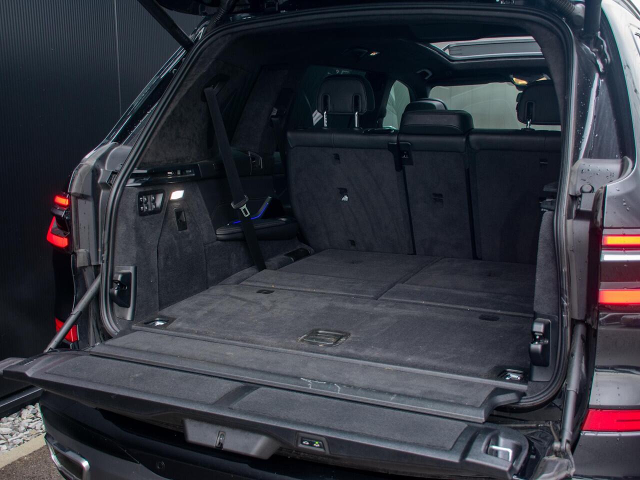 BMW X7 xDrive40i | M-Sport | Trekhaak | Schuif-/kantel Pano | Head-Up | 7 Persoons | 360 Camera | Harman Kardon