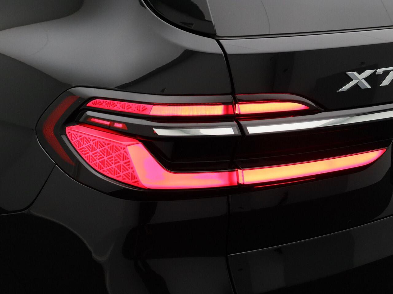 BMW X7 xDrive40i M Sportpakket | Panoramadak Sky Lounge | Trekhaak | Harman/Kardon | Driving Assist Prof. | 23''