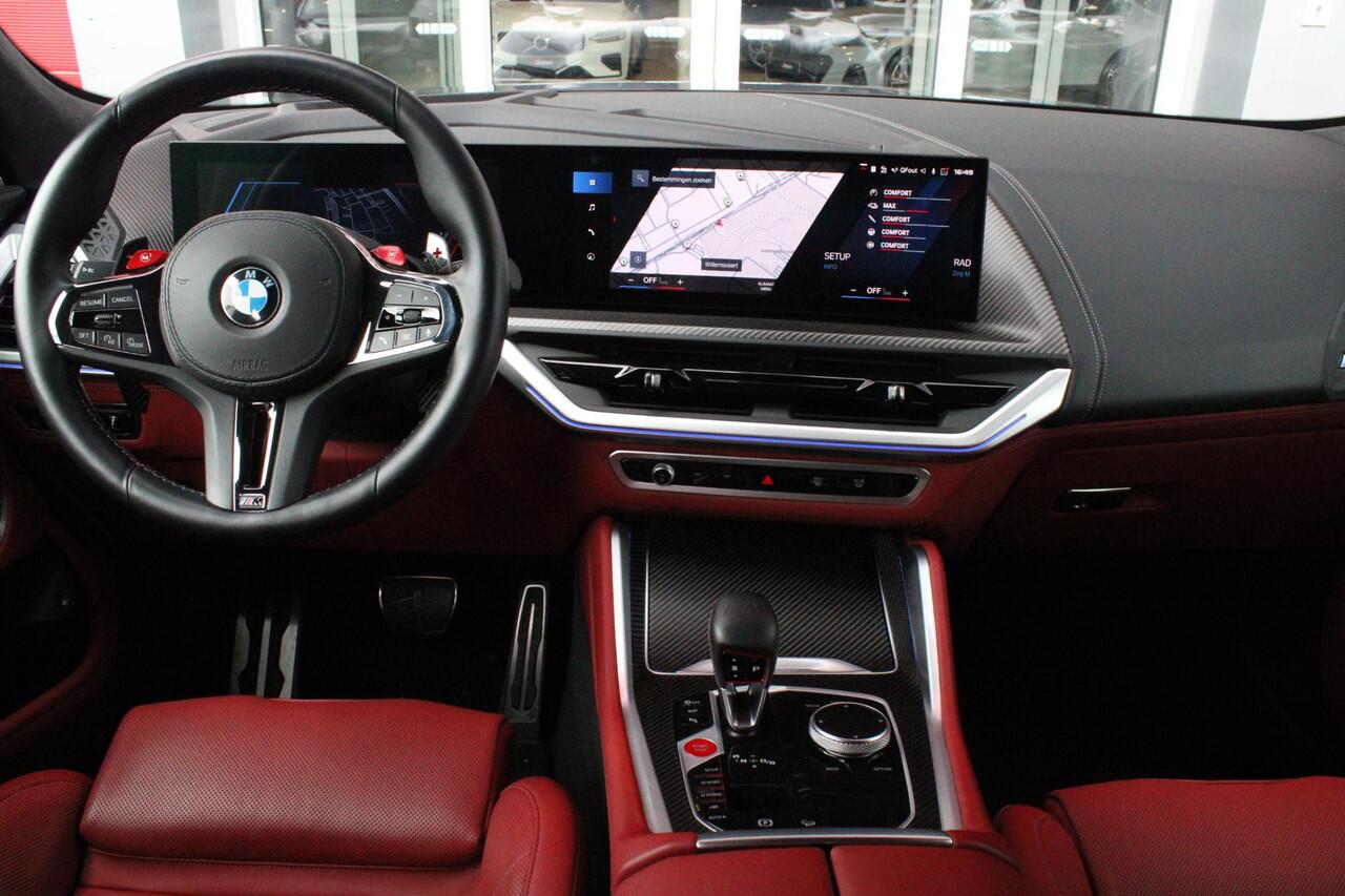 BMW XM 654PK PHEV 30 kWh | 23" LICHTMETALEN VELGEN JETBLACK | SOFT CLOSE | ELEKTRISCH WEGKLAPBARE TREKHAAK | M SPORTREMMEN | DRIVING ASSISTANCE PROFESSIONAL O.A. (ADAPTIVE CRUISE CONTROL/DODEHOEK DETECTIE) | BOWERS & WILKINS SOUND SYSTEM | LASER LIGHT KOPLAMPEN 