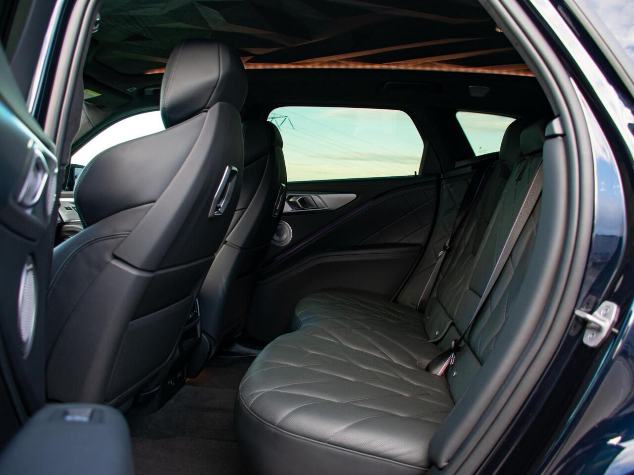 BMW XM PHEV 30 kWh | 653 pk | Bowers & Wilkins | Stoelmassage | Softclose | Trekhaak | 23"