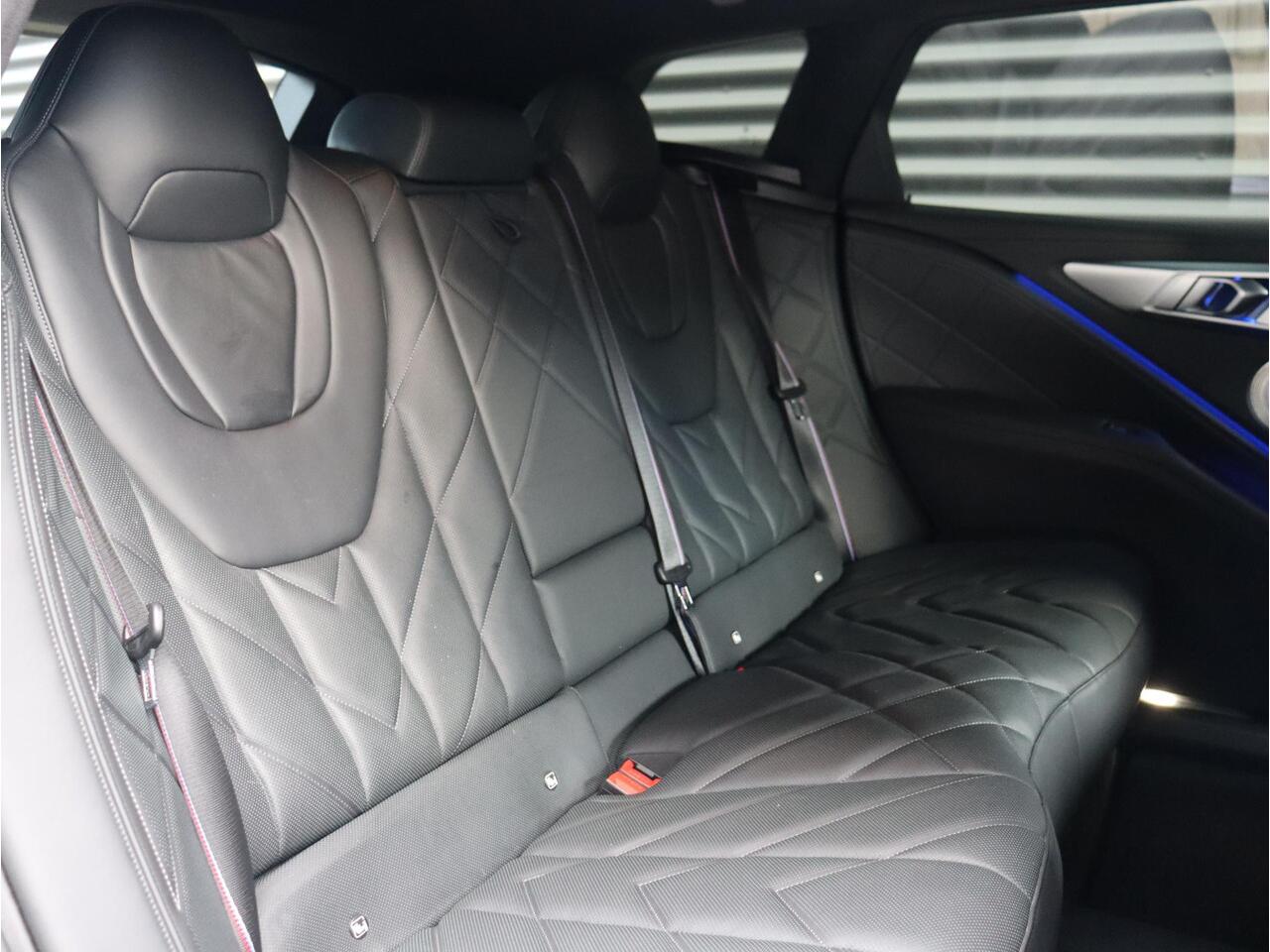 BMW XM | High Executive | Bowers & Wilkins | Driving Assistant Prof. | Soft Close | Trekhaak | Massage | Stoelventilatie | 23'' LMV