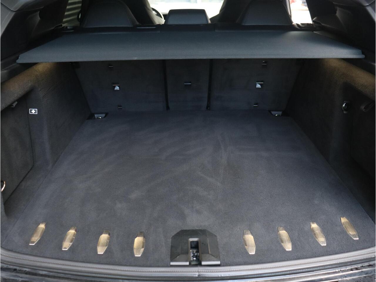 BMW XM | High Executive | Bowers & Wilkins | Driving Assistant Prof. | Soft Close | Trekhaak | Massage | Stoelventilatie | 23'' LMV