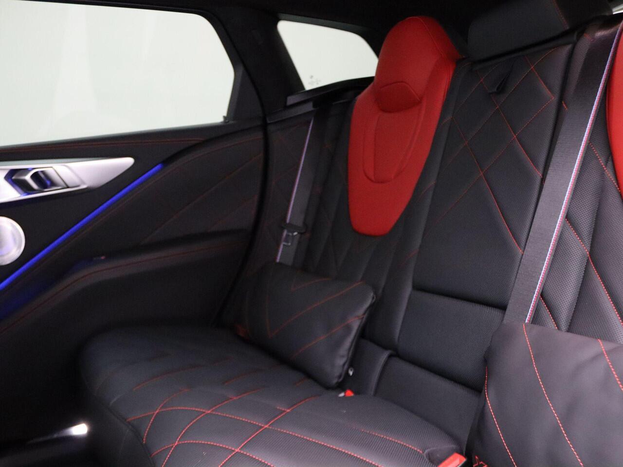 BMW XM PHEV Label Red | Adaptief M Onderstel Professional | Trekhaak | Driving Assistant Professional | Bowers & Wilkins | 22''