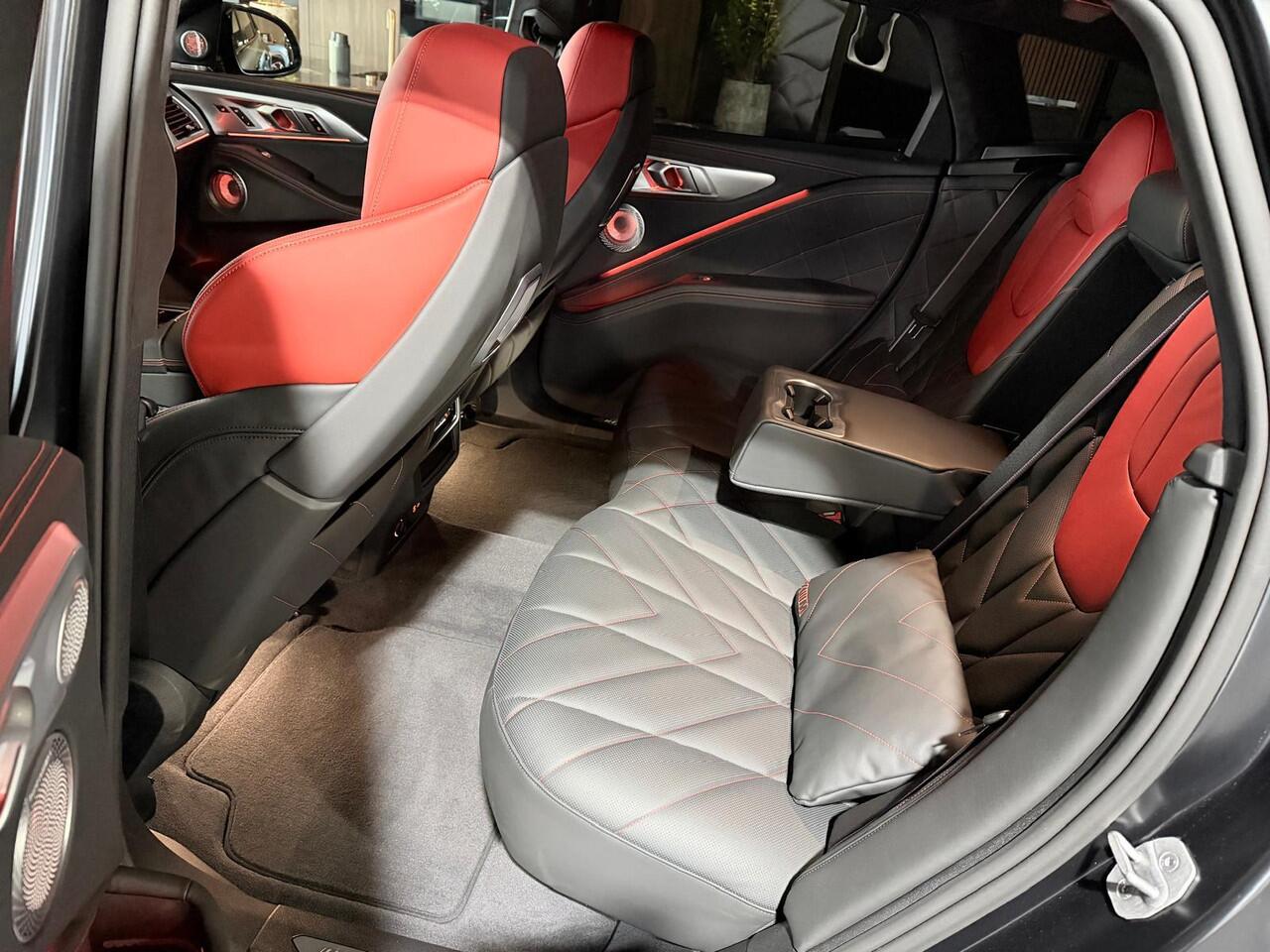 BMW XM PHEV Label Red 30 kWh