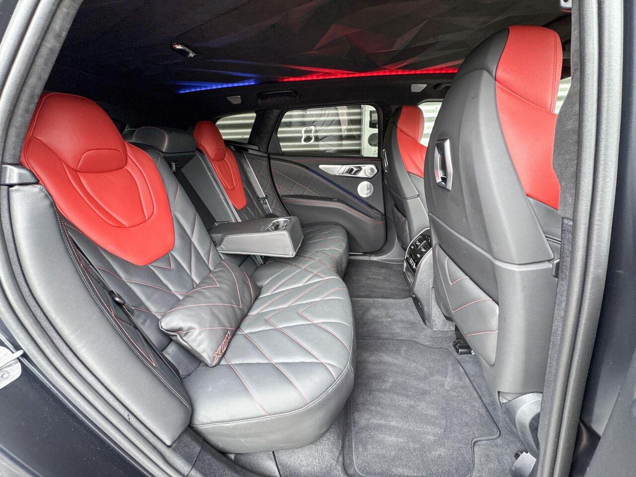 BMW XM PHEV Label Red 30 kWh