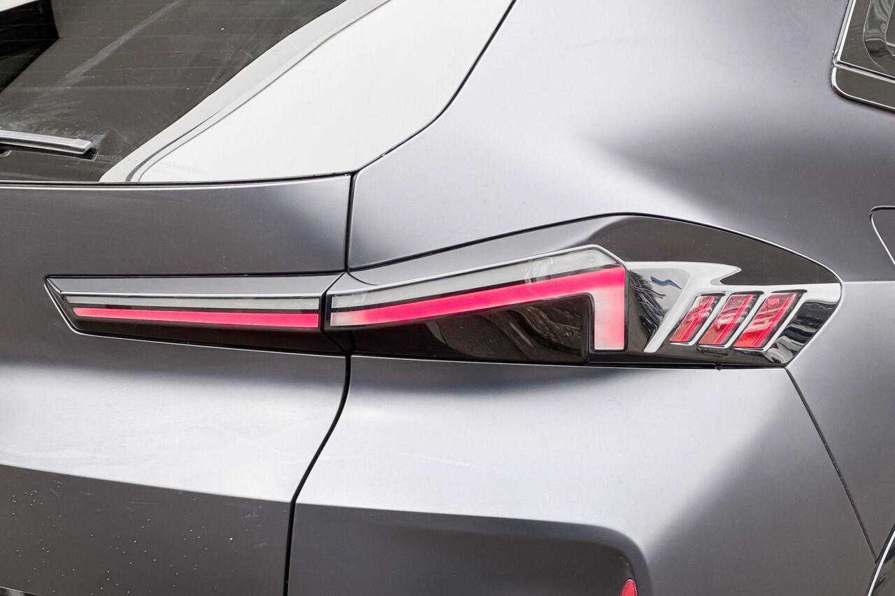 BMW XM PHEV Label Red 30 kWh