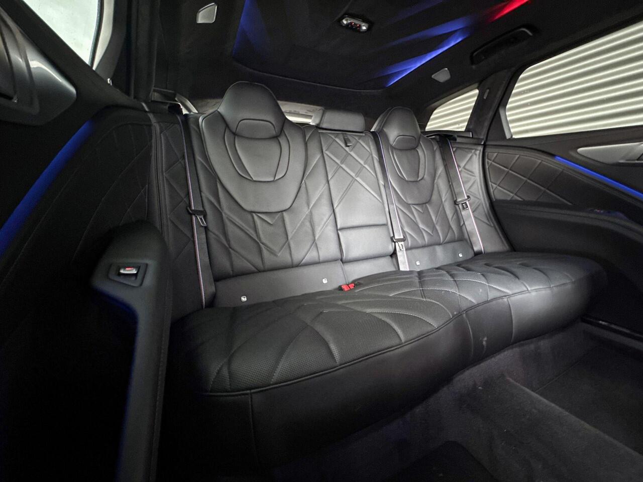 BMW XM PHEV 50e Trekhaak / Soft-Close / Stoelventilatie / Massagefunctie / Driving Assistant Professional / Parking Assistant Plus / Bowers & Wilkins