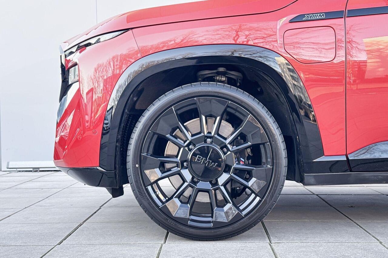 BMW XM PHEV 50e M Carbon interieur afwerking / Trekhaak Elektrisch / Driving Assistant Prof / 23inch / Comfort Acces / Shadowline / Harman en Kardon Audio