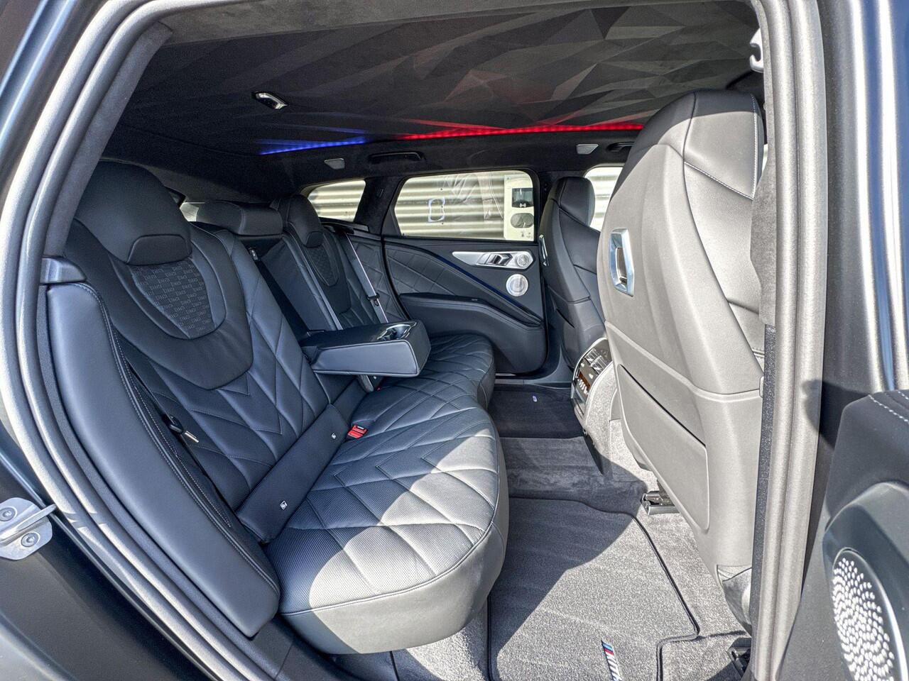 BMW XM Label by Kith | Trekhaak