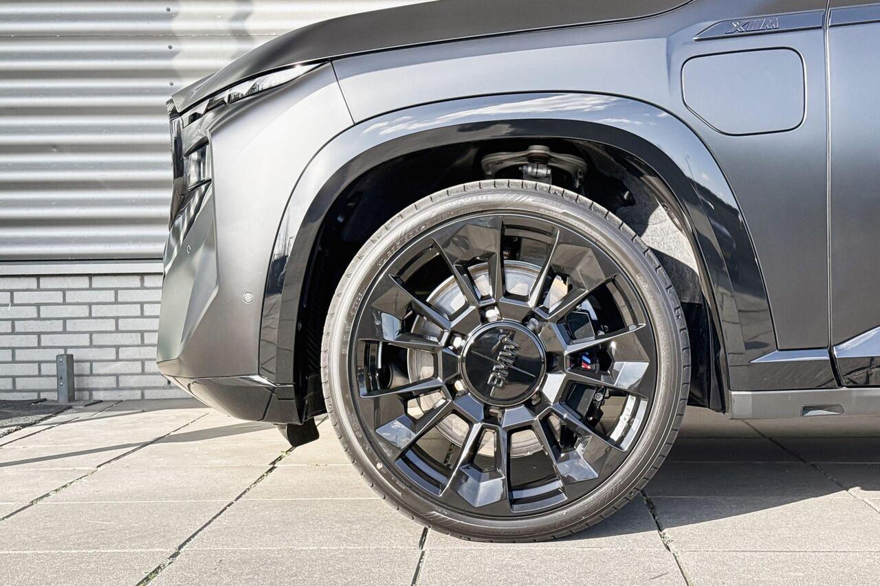 BMW XM Label by Kith | Trekhaak