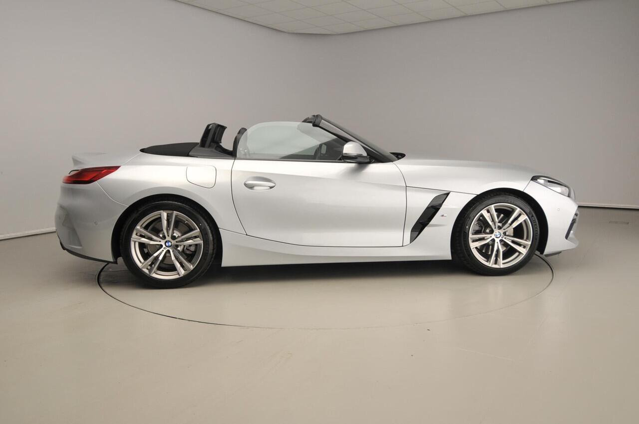 BMW Z4 Roadster sDrive30i | M-Sportpakket | LED | Leder | Navigatie | Windscherm | Stoelverwarming | DAB | Hifi speakers | Alu 18 inch