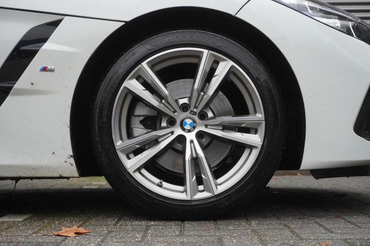 BMW Z4 Roadster sDrive20i Handgeschakeld | 18 inch LM M Dubbelspaak | Driving Assistant | HiFi System | M Aerodynamicapakket | Comfort Access