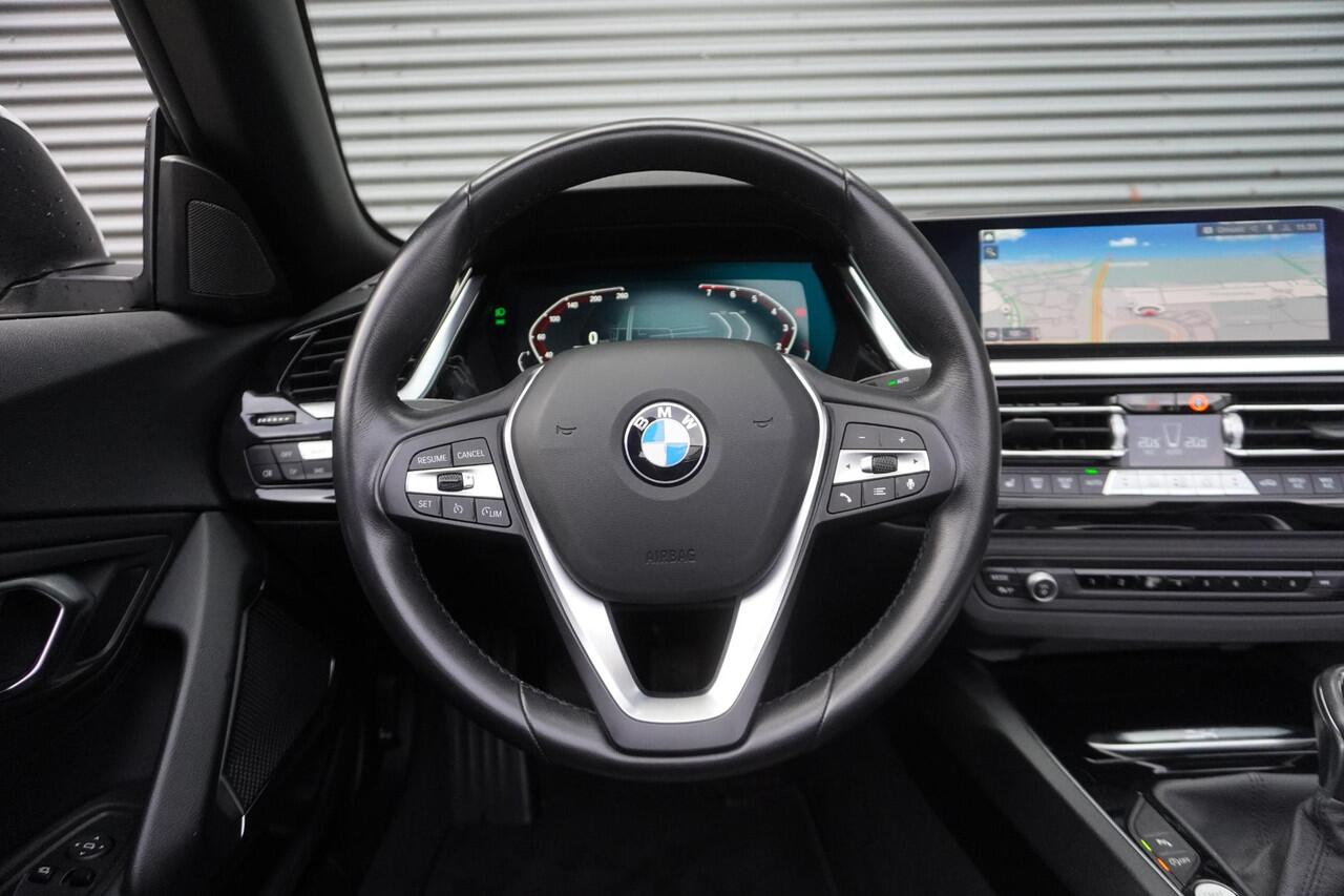 BMW Z4 Roadster sDrive20i Handgeschakeld | 18 inch LM M Dubbelspaak | Driving Assistant | HiFi System | M Aerodynamicapakket | Comfort Access