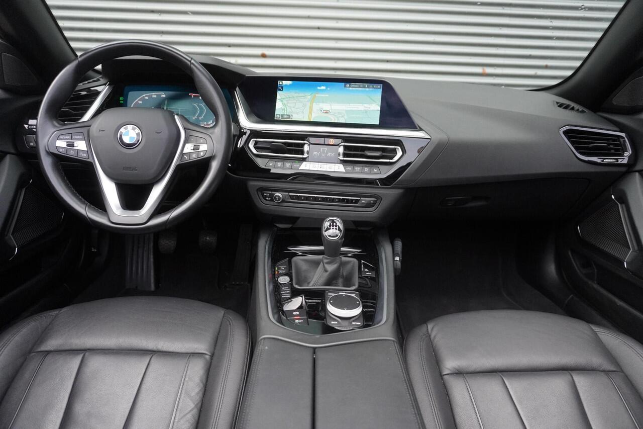 BMW Z4 Roadster sDrive20i Handgeschakeld | 18 inch LM M Dubbelspaak | Driving Assistant | HiFi System | M Aerodynamicapakket | Comfort Access