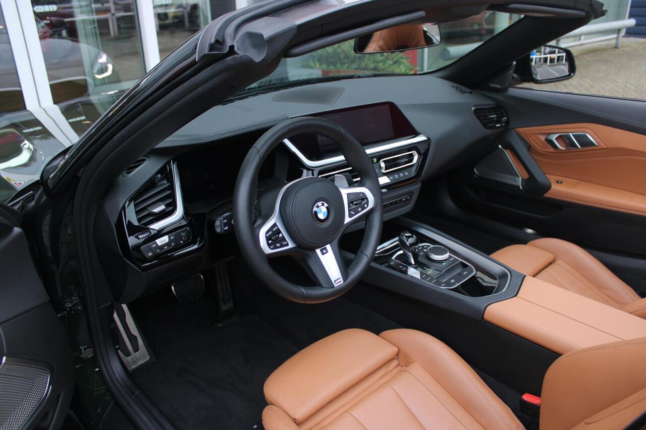 BMW Z4 Roadster sDRIVE 20i HIGH EXECUTIVE M-SPORT AUTOMAAT | M INTERIEURPAKKET | M EXTERIEURPAKKET | M SPORTSTUUR | 19" VIJFDUBBELSPAAKS M SPORTWIELEN | NAVIGATIE | DRAADLOZE APPLE CARPLAY / ANDROID AUTO | LEDER VERNASCA COGNAC | STOEL / STUUR VERWARMING | ACH