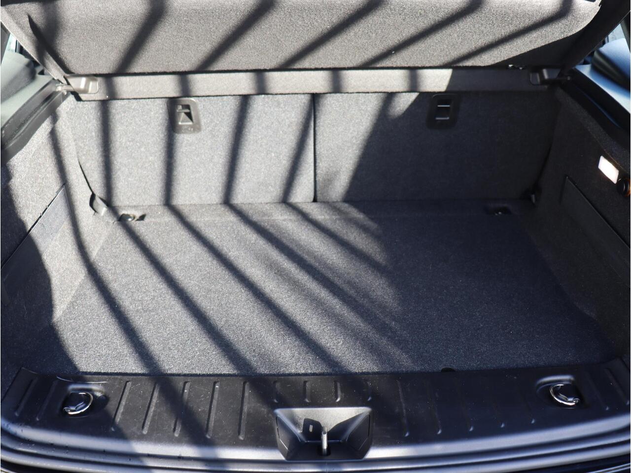 BMW i3 94Ah | Warmtepomp | Navigatie Prof. | Stoelverwarming | Comfort Access | 19'' LMV