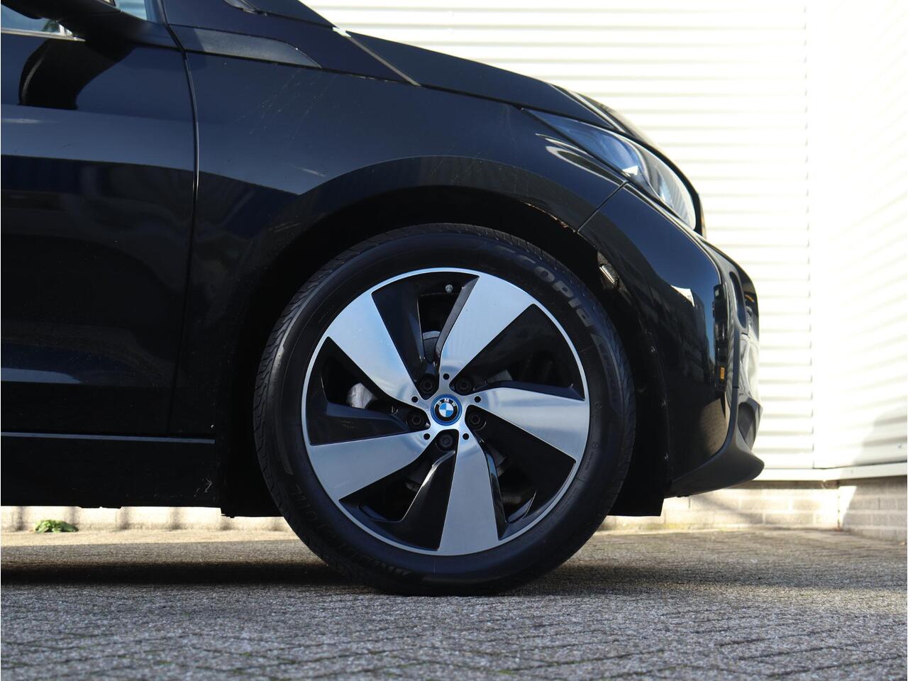 BMW i3 94Ah | Warmtepomp | Navigatie Prof. | Stoelverwarming | Comfort Access | 19'' LMV