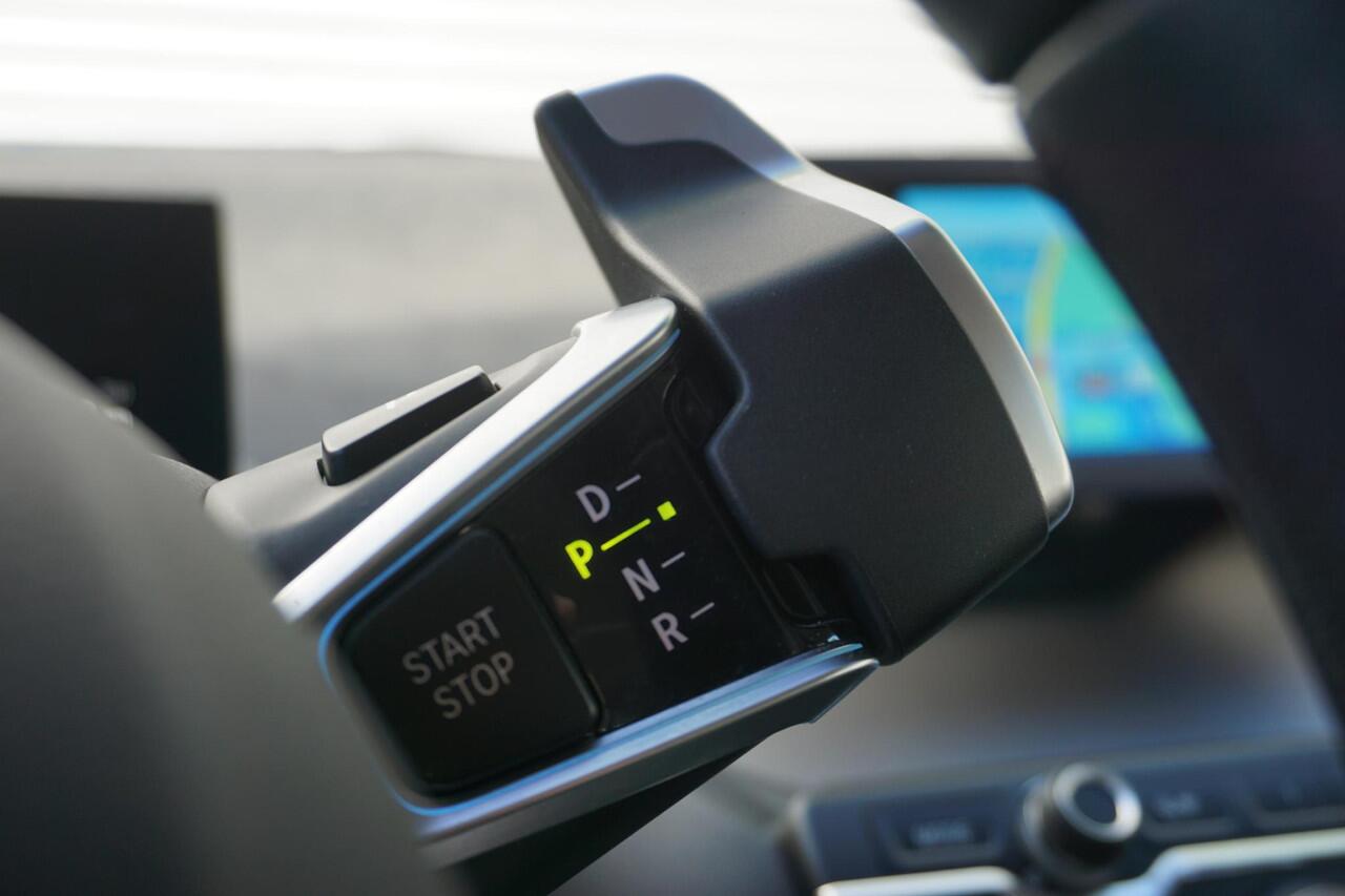 BMW i3 120Ah Comfort pack advanced | 19 inch lichtmetalen i light wielen sterspaak (styling 427) | Snellaadpakket | Regen- en lichtsensor