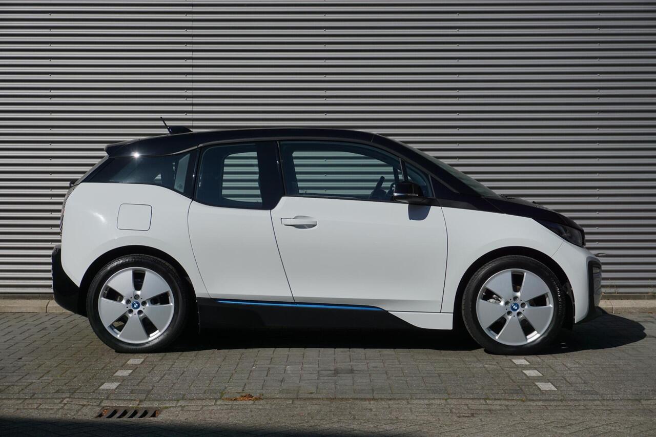BMW i3 120Ah Comfort pack advanced | 19 inch lichtmetalen i light wielen sterspaak (styling 427) | Snellaadpakket | Regen- en lichtsensor