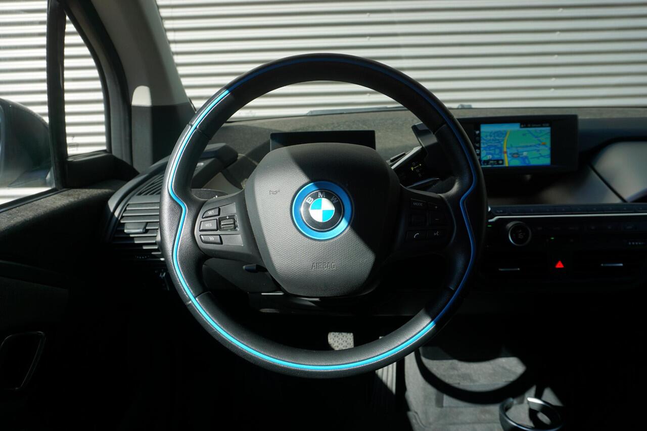 BMW i3 120Ah Comfort pack advanced | 19 inch lichtmetalen i light wielen sterspaak (styling 427) | Snellaadpakket | Regen- en lichtsensor