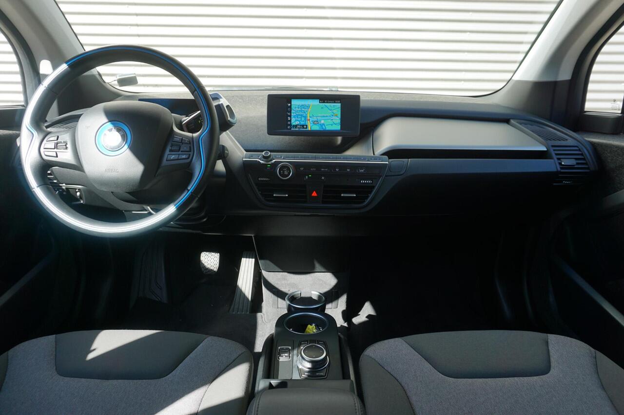 BMW i3 120Ah Comfort pack advanced | 19 inch lichtmetalen i light wielen sterspaak (styling 427) | Snellaadpakket | Regen- en lichtsensor