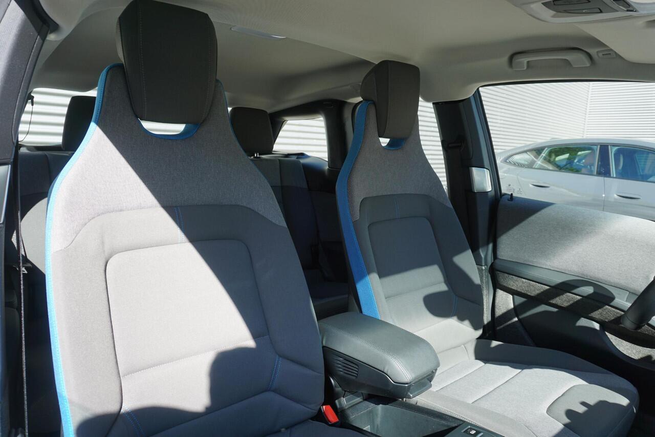 BMW i3 120Ah Comfort pack advanced | 19 inch lichtmetalen i light wielen sterspaak (styling 427) | Snellaadpakket | Regen- en lichtsensor