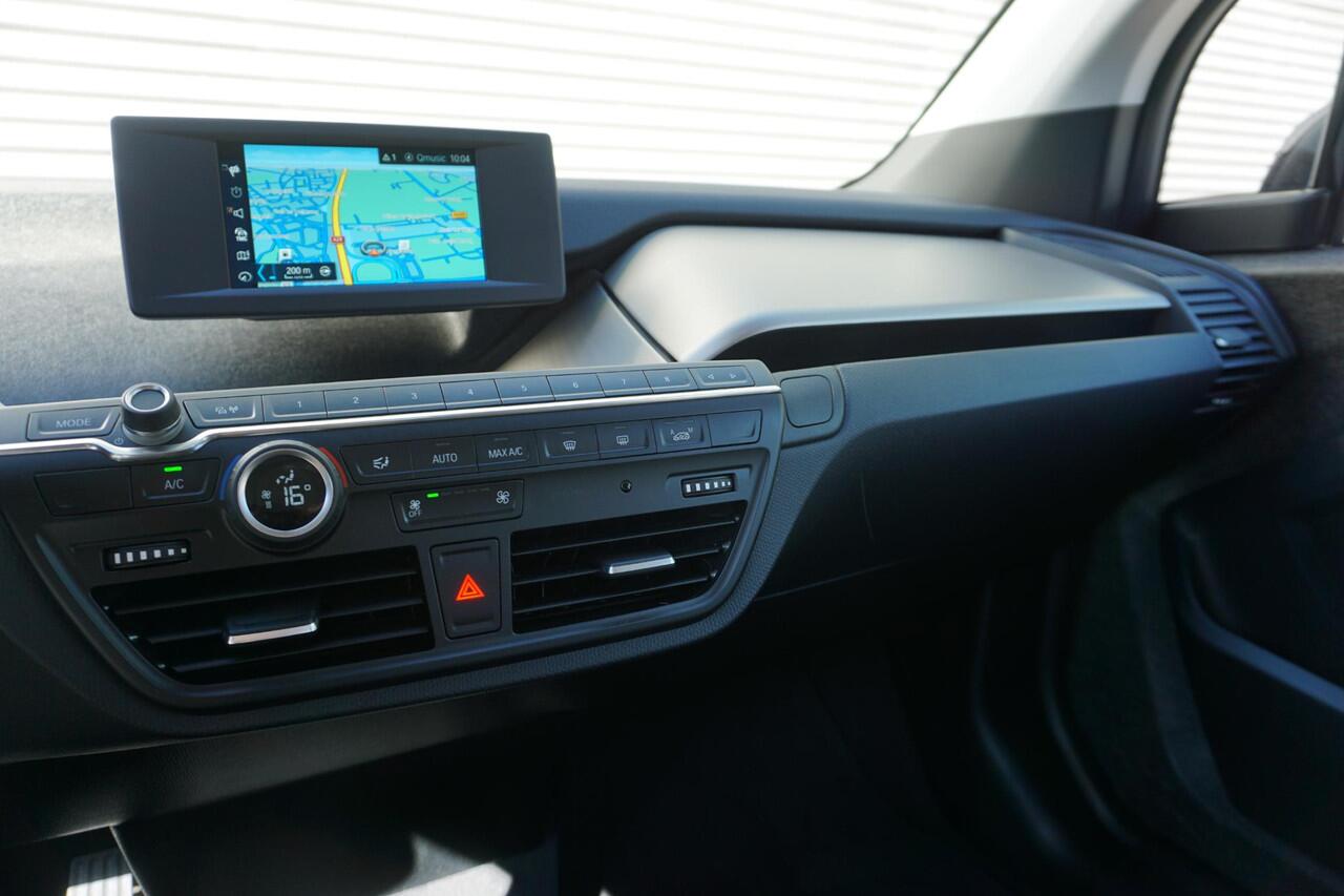 BMW i3 120Ah Comfort pack advanced | 19 inch lichtmetalen i light wielen sterspaak (styling 427) | Snellaadpakket | Regen- en lichtsensor