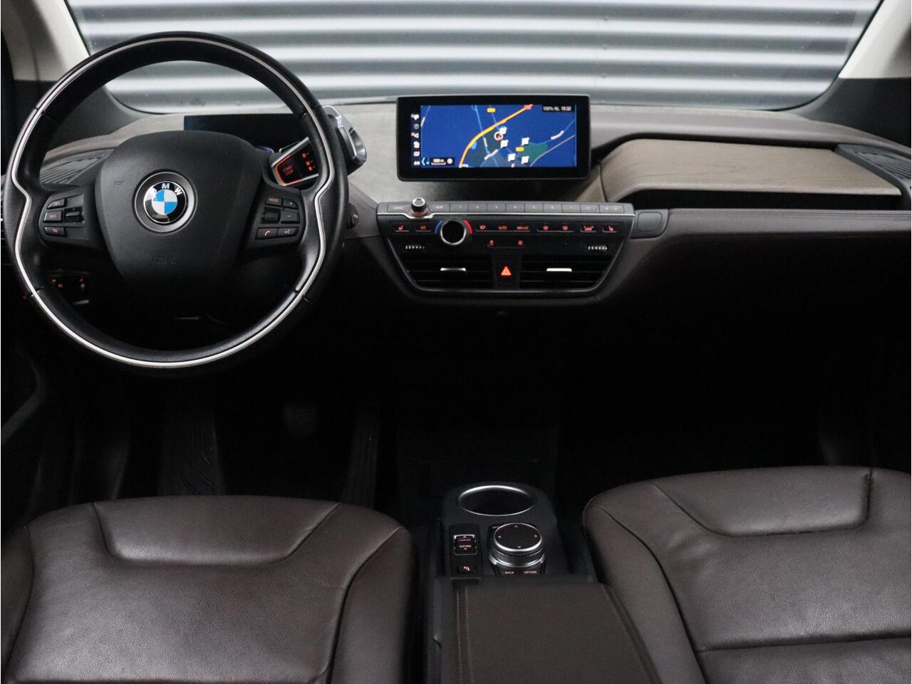 BMW i3 120Ah | High Executive | Sportpakket | Panodak | Navi Prof. | Apple Carplay Voorbereiding | Verwarmbare Voorstoelen | Park Distance Control | 20'' LMV